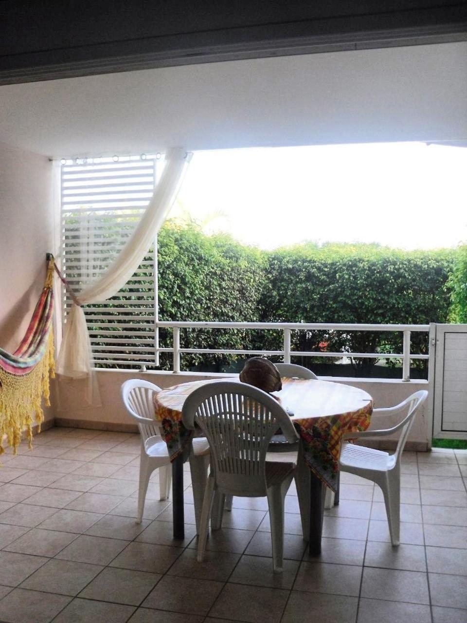 Du Cote De Sainte-Anne Apartment Ngoại thất bức ảnh
